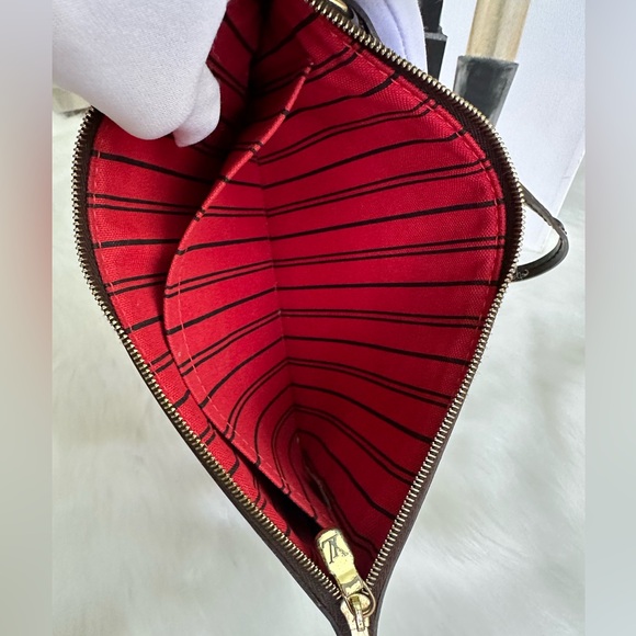 Auth Louis Vuitton Wristlet - Picture 4 of 17